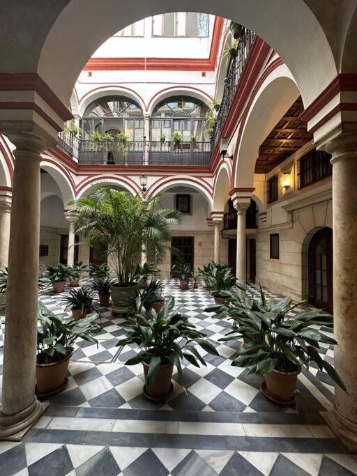 Apartamento Patio Sevillano Frente Catedral Buitenkant foto